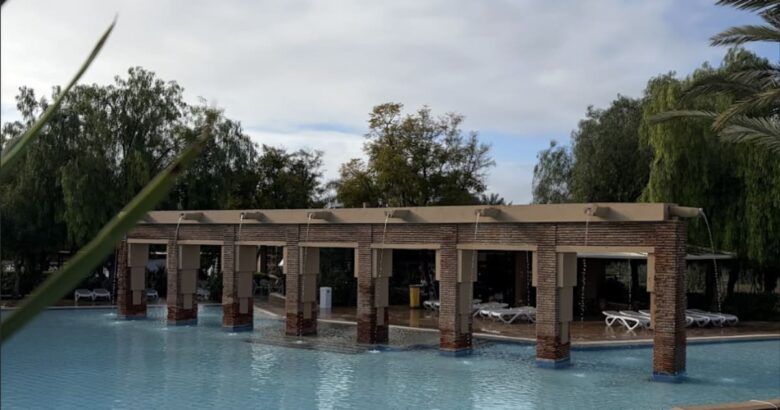 resort piscine marrakech mai